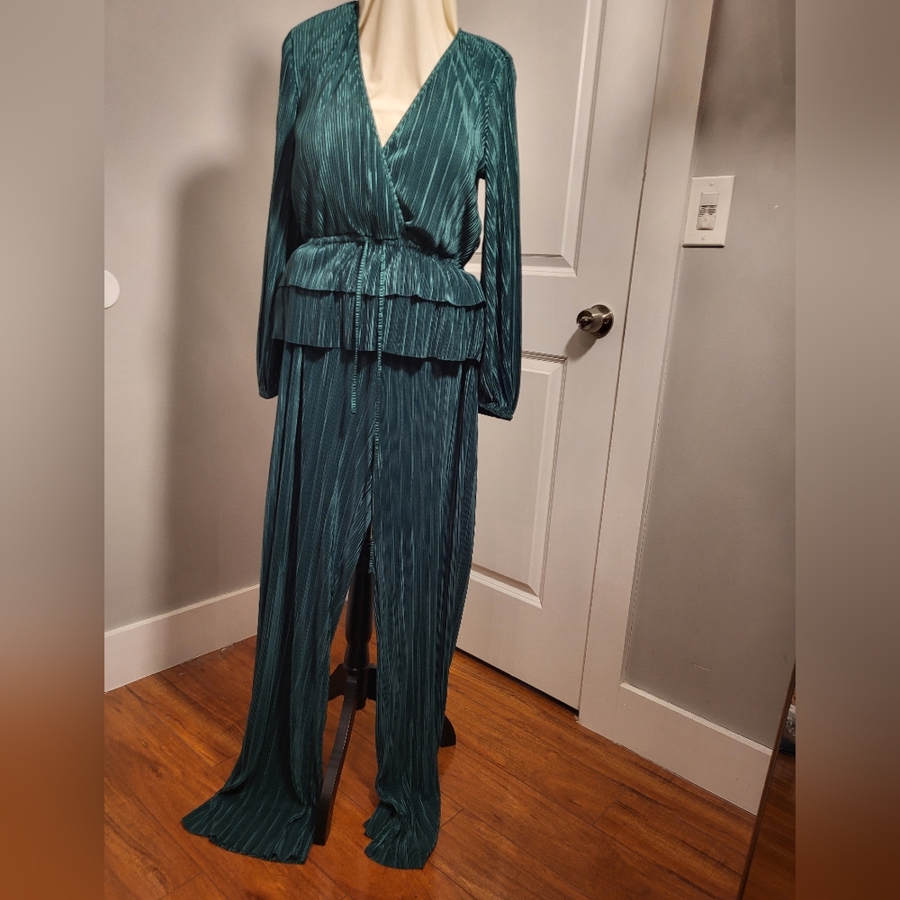 Emerald green pants suit.